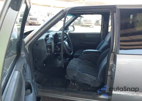 1999 Chevrolet S Truck Ls z USA, uszkodzony, nr VIN 1GCDT19X1X8151004